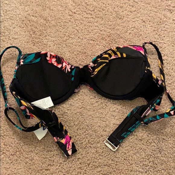 Brand New Old Navy Bikini Top (top only) - Picture 4 of 6